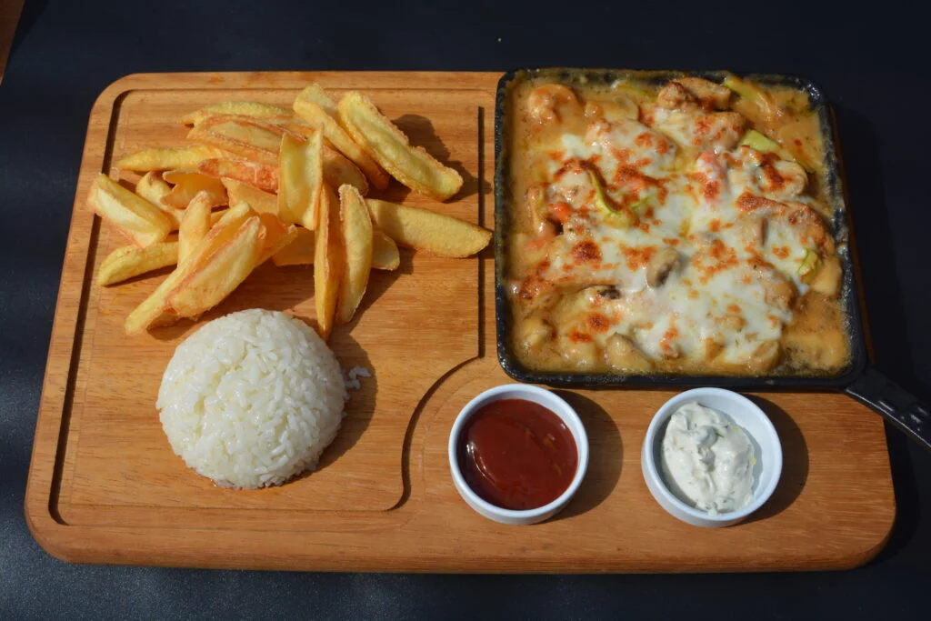 BEŞAMEL SOSLU TAVUK